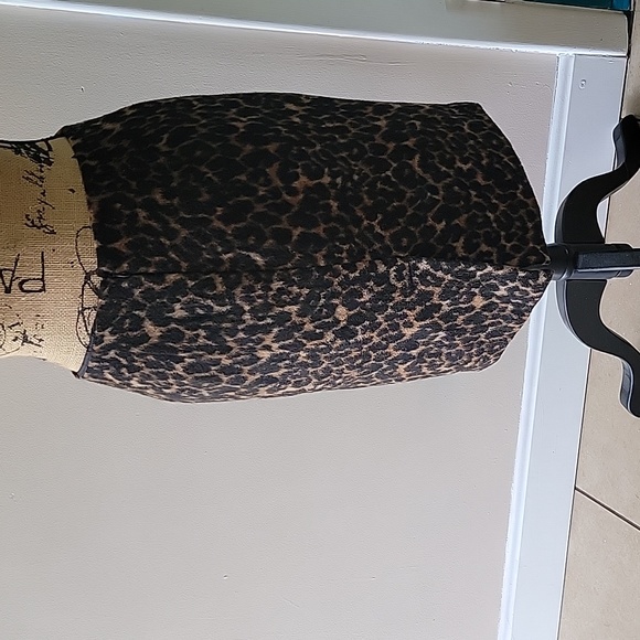 Talbots leopard print pencil skirt size 4p - Picture 2 of 4